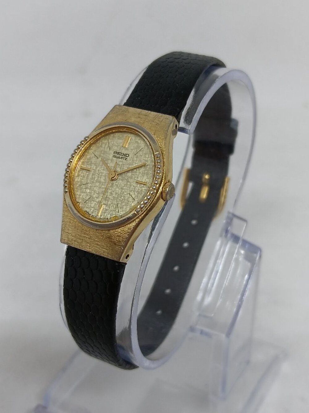 VINTAGE 1984 Seiko 2C21-5060 Women's 19mm x 26mm Japanese Quartz Watch NEW BATT